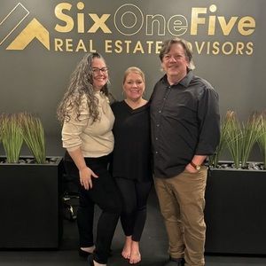 Meet your Posher, Cerise